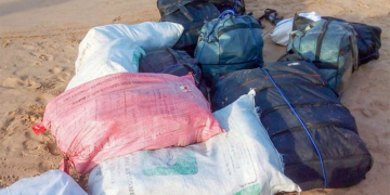 මත්ද්‍රව්‍ය බවට සැක කෙරෙන මලු තොගයක් මාතර තලල්ල වෙරළෙන් සොයා ගනියි