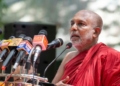 නාමල් උයනේ රාහුල හිමි අති විශාල පිරිසක් සමඟ පෙරට